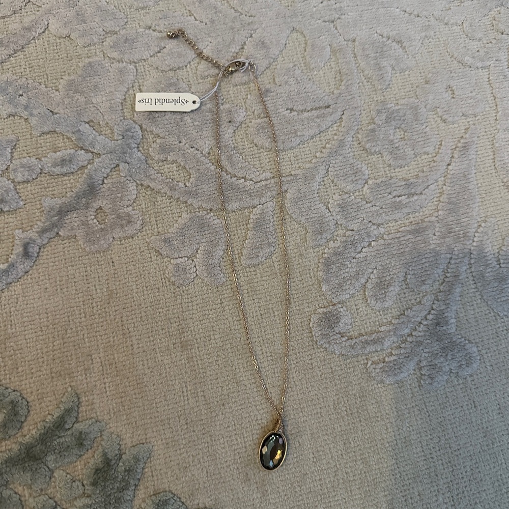 Splendid Iris Olive green Necklace